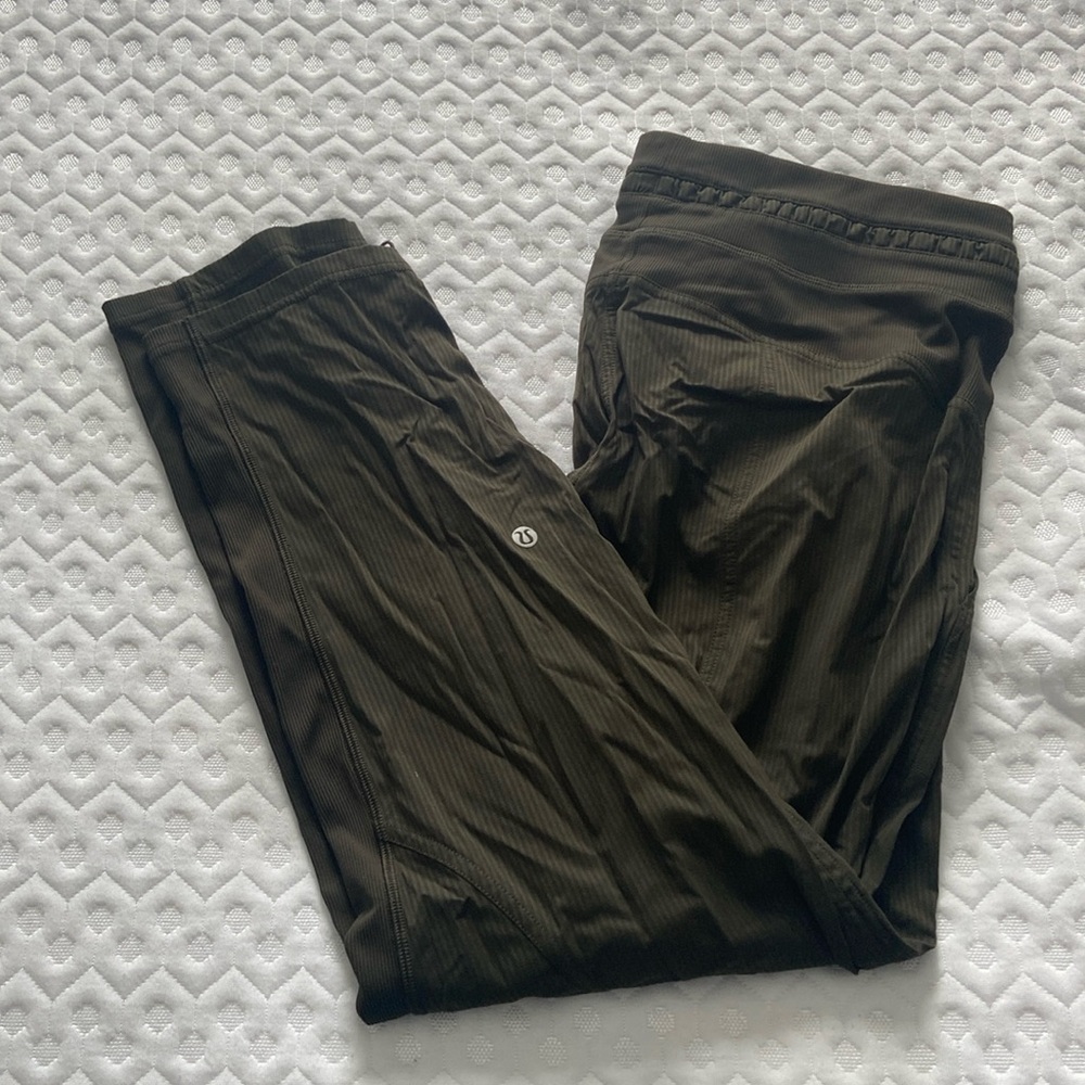 Lululemon size 8 Studio pants.